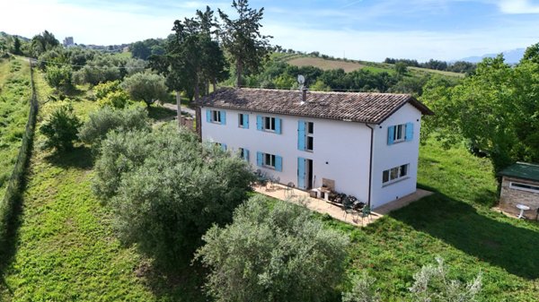 casa indipendente in vendita a Castorano