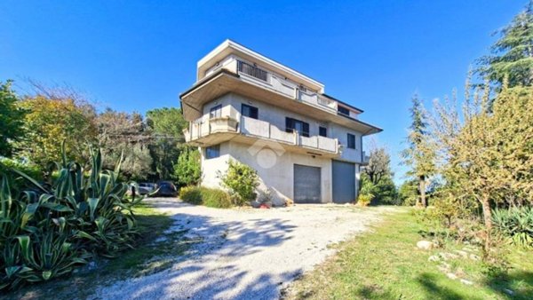 casa indipendente in vendita a Castorano