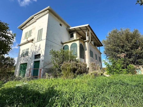 casa indipendente in vendita a Castorano
