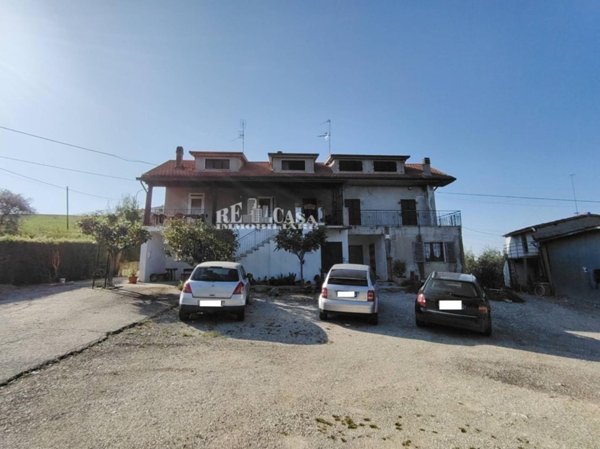 casa indipendente in vendita a Castorano