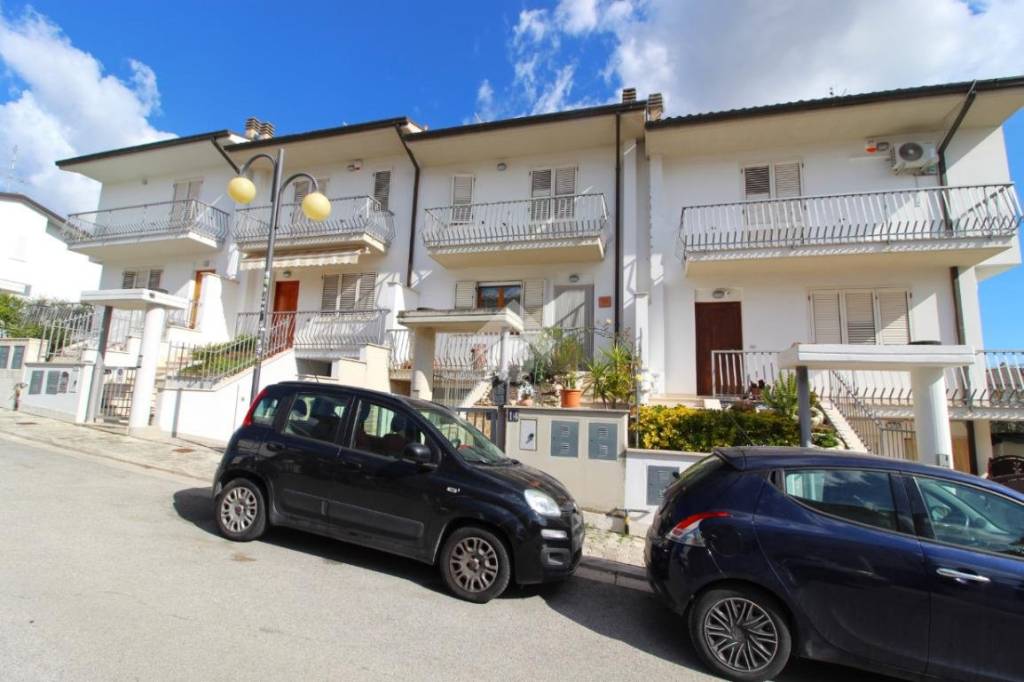 casa indipendente in vendita a Colli del Tronto