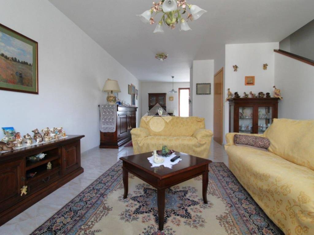 casa indipendente in vendita a Colli del Tronto