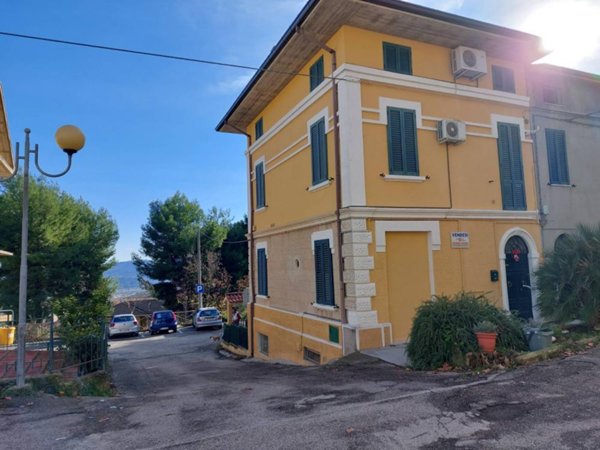casa indipendente in vendita a Colli del Tronto