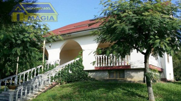 casa indipendente in vendita a Colli del Tronto in zona Villa San Giuseppe