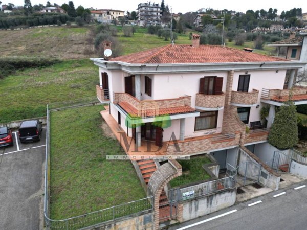 casa indipendente in vendita a Colli del Tronto