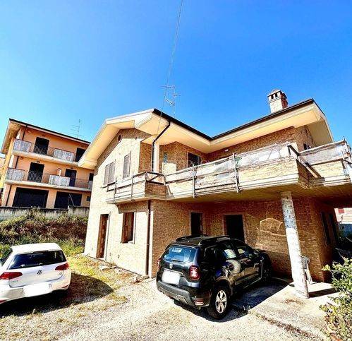 appartamento in vendita a Colli del Tronto