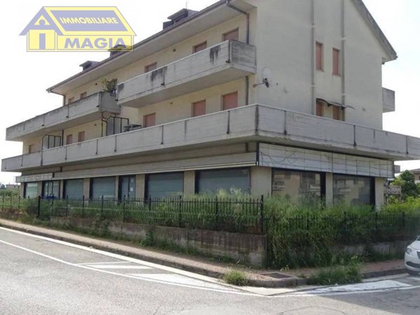 locale commerciale in vendita a Colli del Tronto in zona Villa San Giuseppe