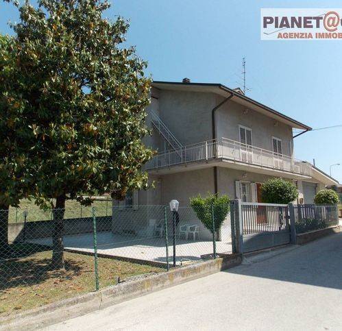 casa indipendente in vendita a Colli del Tronto in zona Villa San Giuseppe