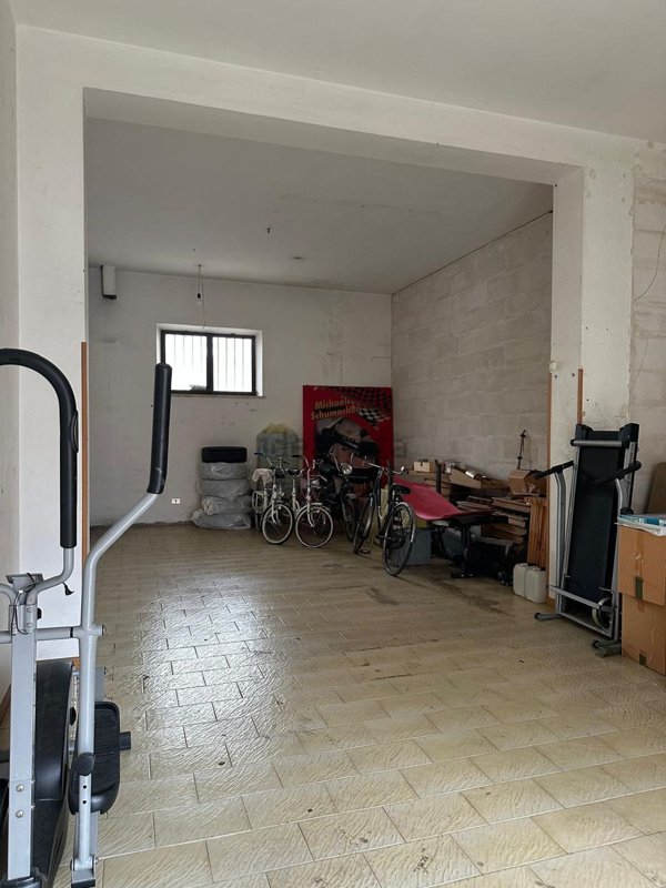 locale commerciale in vendita a Colli del Tronto