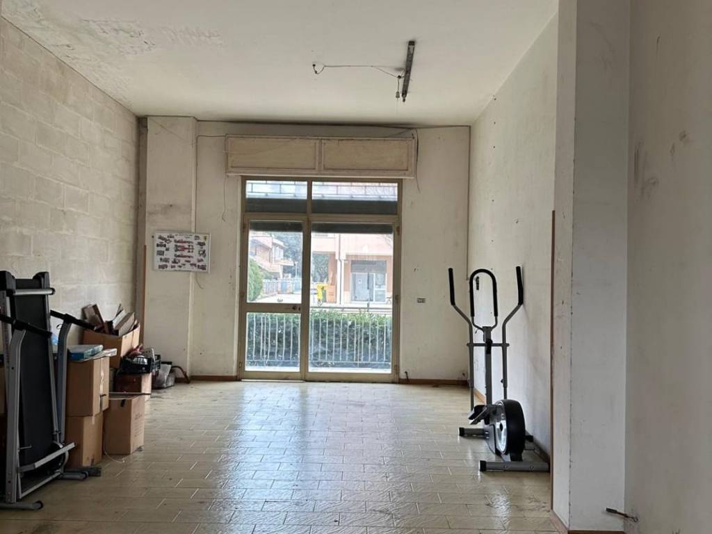 negozio in vendita a Colli del Tronto in zona Villa San Giuseppe