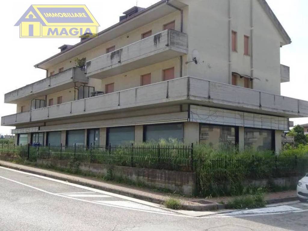 negozio in vendita a Colli del Tronto in zona Villa San Giuseppe