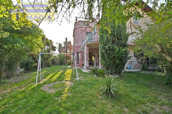 casa indipendente in vendita a Colli del Tronto