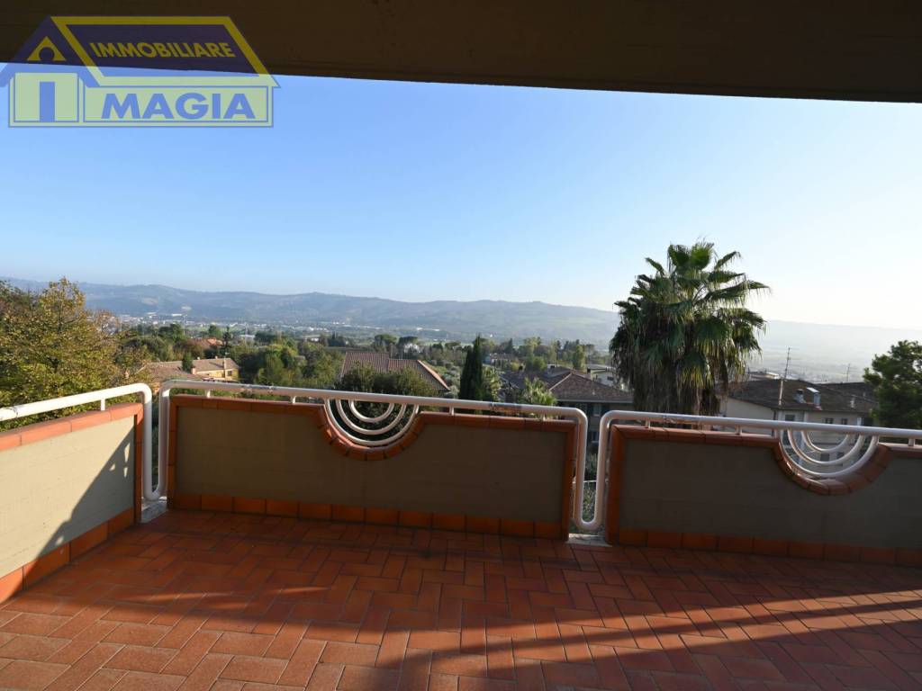 casa indipendente in vendita a Colli del Tronto