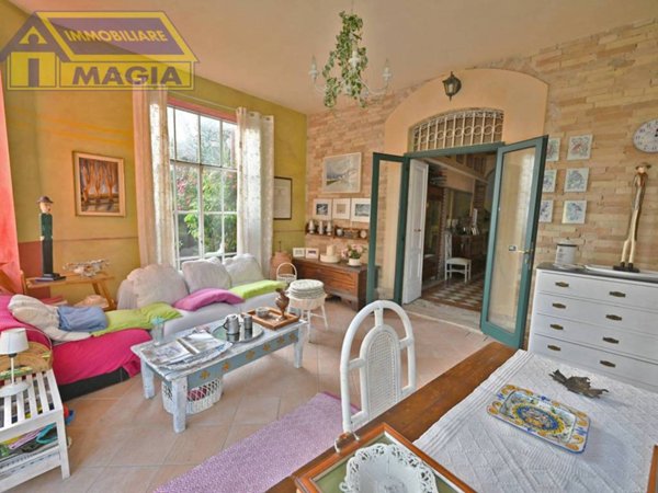 casa indipendente in vendita a Colli del Tronto in zona Villa San Giuseppe