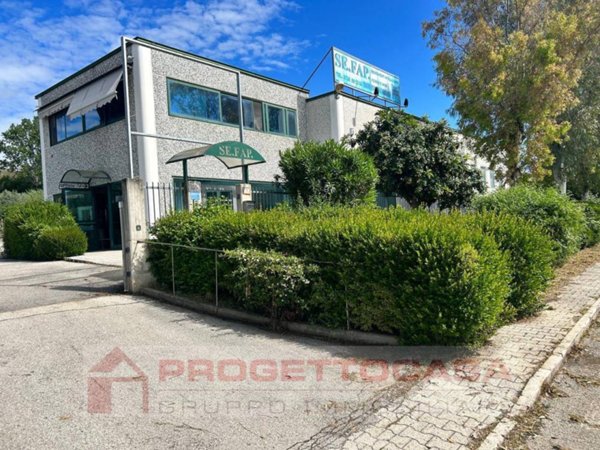 capannone in vendita a Colli del Tronto
