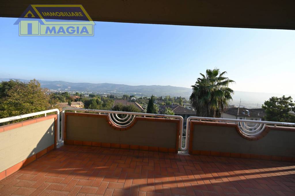 casa indipendente in vendita a Colli del Tronto