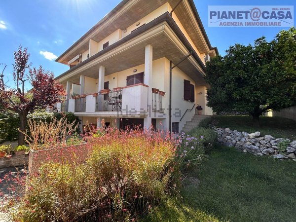 casa indipendente in vendita a Colli del Tronto