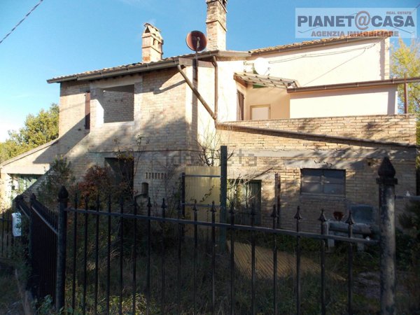 casa indipendente in vendita a Colli del Tronto