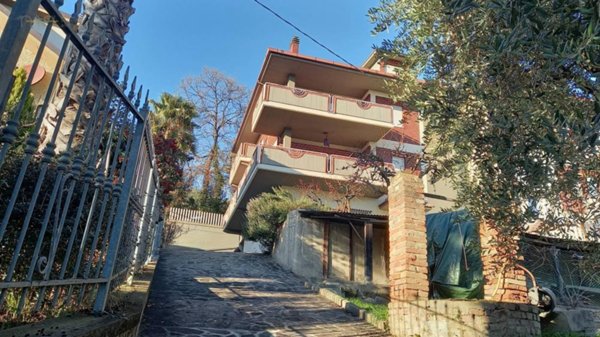casa indipendente in vendita a Colli del Tronto
