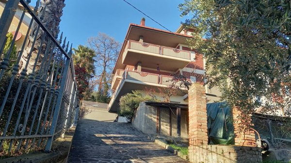 casa indipendente in vendita a Colli del Tronto