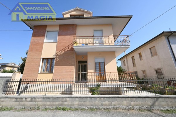 casa indipendente in vendita a Colli del Tronto