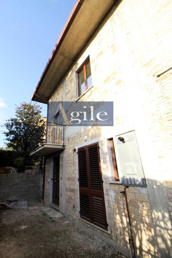 casa indipendente in vendita a Colli del Tronto in zona Casaregnano