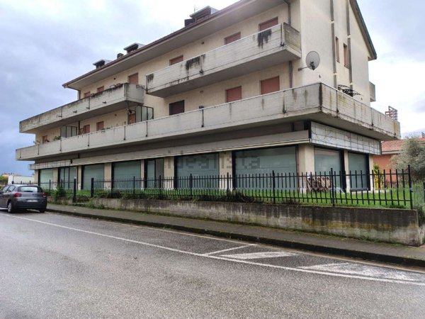 negozio in vendita a Colli del Tronto