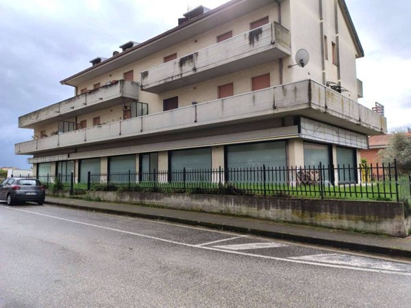 negozio in vendita a Colli del Tronto in zona Villa San Giuseppe