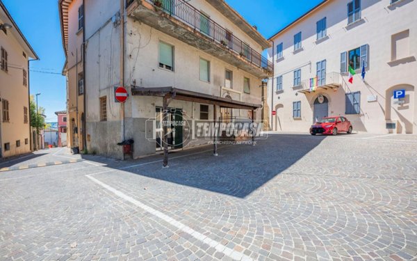 locale commerciale in vendita a Colli del Tronto
