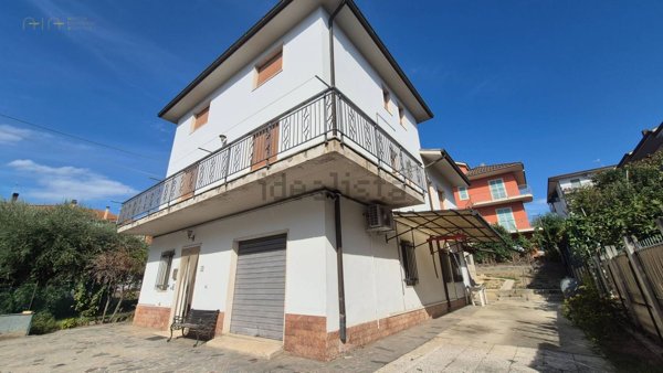 casa indipendente in vendita a Colli del Tronto in zona Villa San Giuseppe