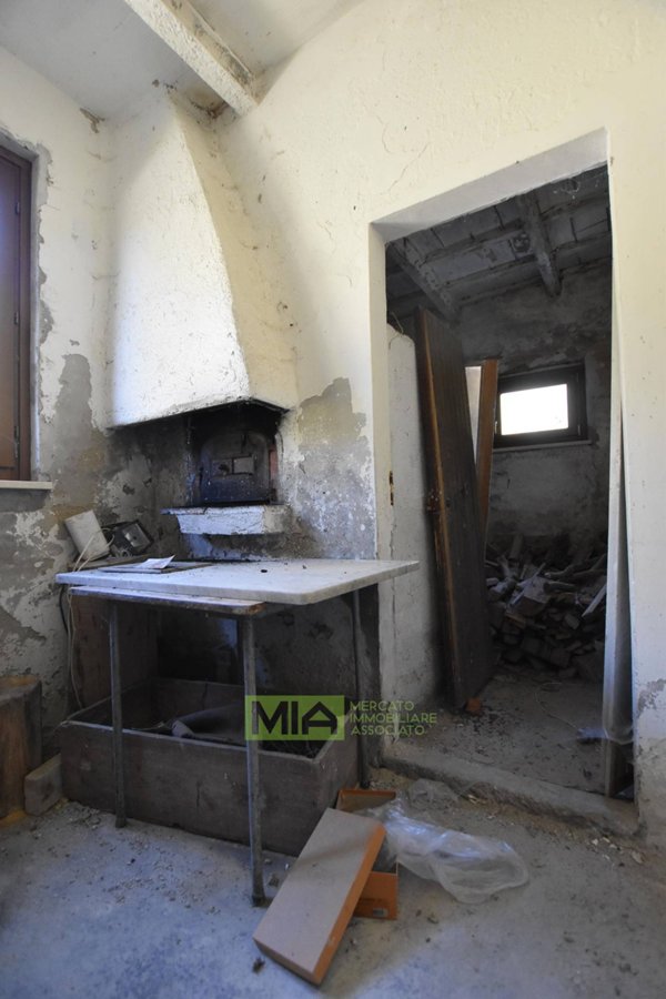 appartamento in vendita a Comunanza in zona Casale