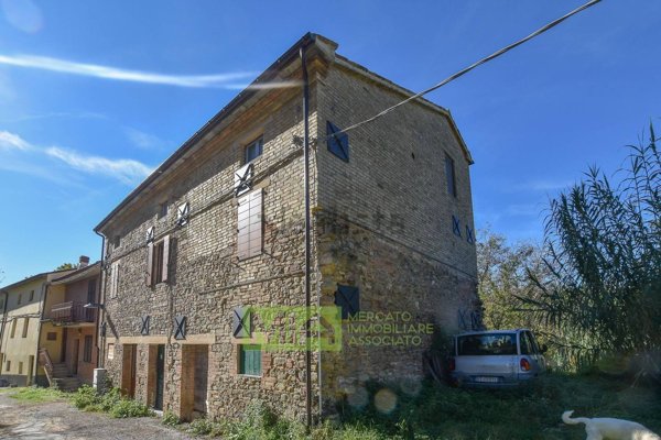 casa indipendente in vendita a Comunanza in zona Casale
