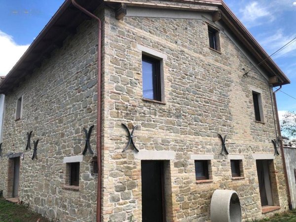 casa indipendente in vendita a Comunanza