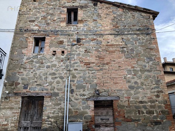casa indipendente in vendita a Comunanza in zona Casale