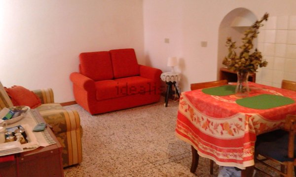 intera palazzina in vendita a Comunanza in zona Casale