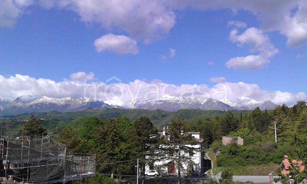 intera palazzina in vendita a Comunanza in zona Casale