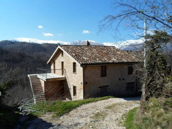casa indipendente in vendita a Comunanza in zona Casale
