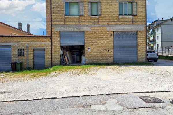 locale di sgombero in vendita a Comunanza