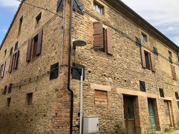 casa indipendente in vendita a Comunanza in zona Casale