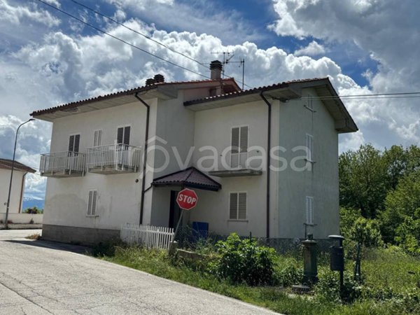 casa indipendente in vendita a Comunanza in zona Casale