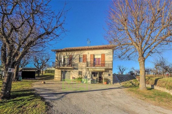 casa indipendente in vendita a Comunanza