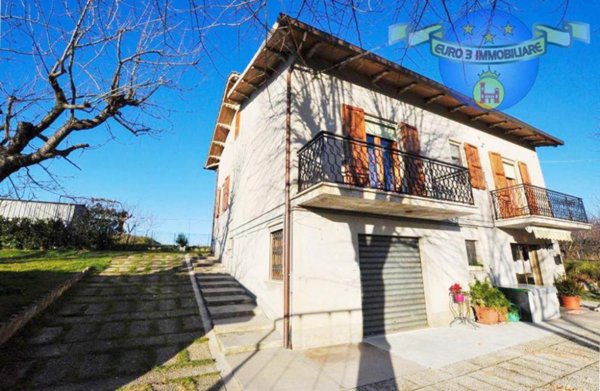 casa indipendente in vendita a Comunanza