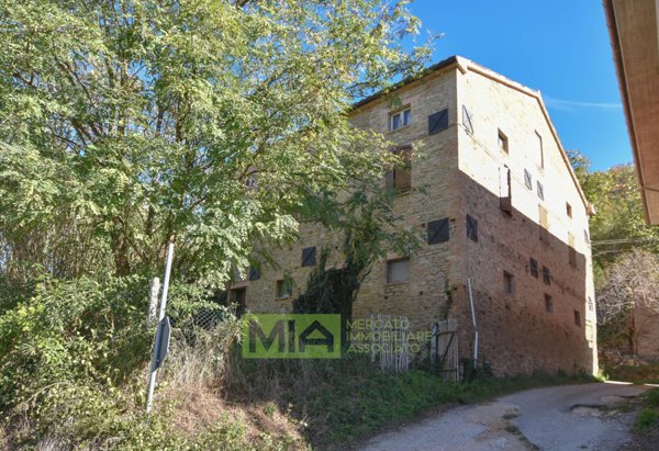 casa indipendente in vendita a Comunanza in zona Casale