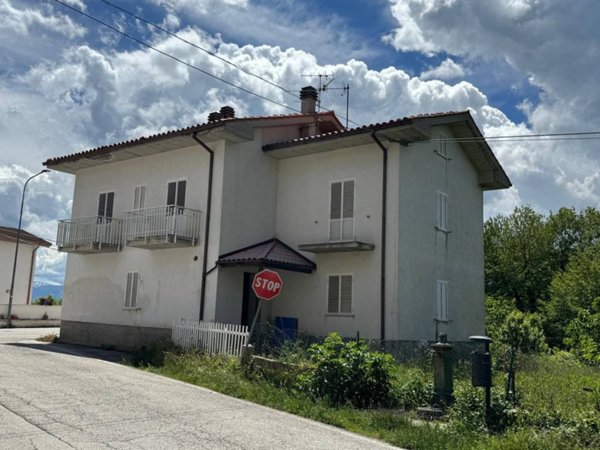 casa indipendente in vendita a Comunanza