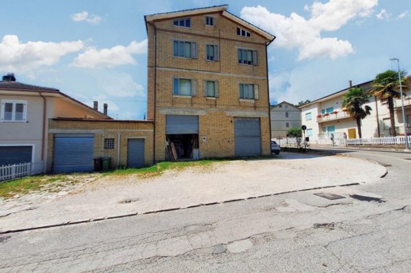 locale di sgombero in vendita a Comunanza