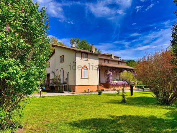 casa indipendente in vendita a Comunanza