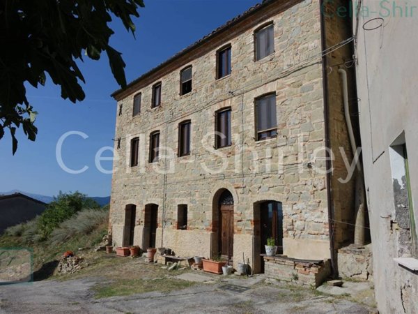 casa indipendente in vendita a Comunanza in zona Casale