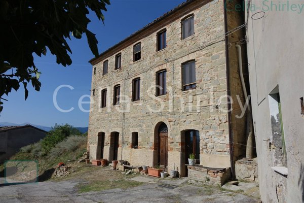 casa indipendente in vendita a Comunanza in zona Casale