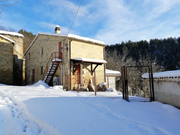 casa indipendente in vendita a Comunanza
