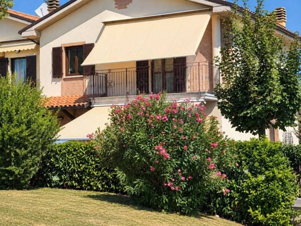casa indipendente in vendita a Comunanza